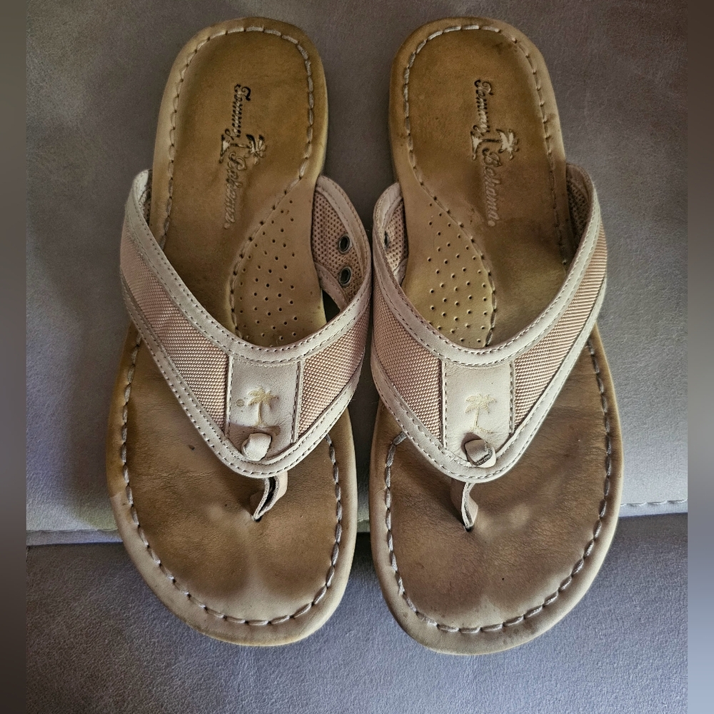 Tommy Bahama leather beige palm tree logo flip flops size 9.5